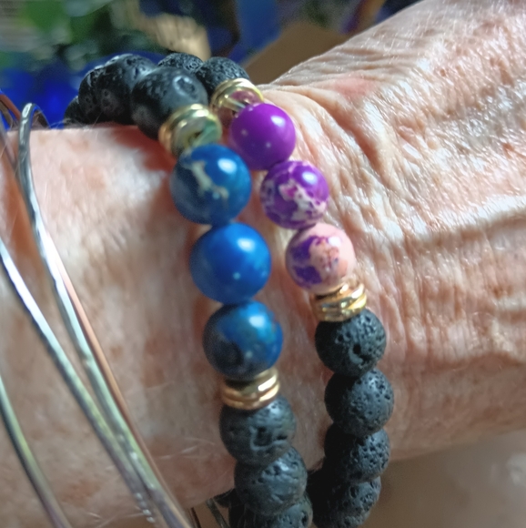 Natural Deep Amathyst & Lava Stones Unisex Bracelet - Picture 2 of 5